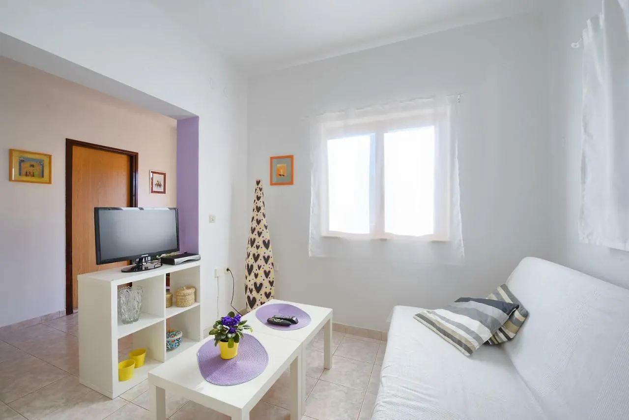 Apartment Katja Pula 0*,